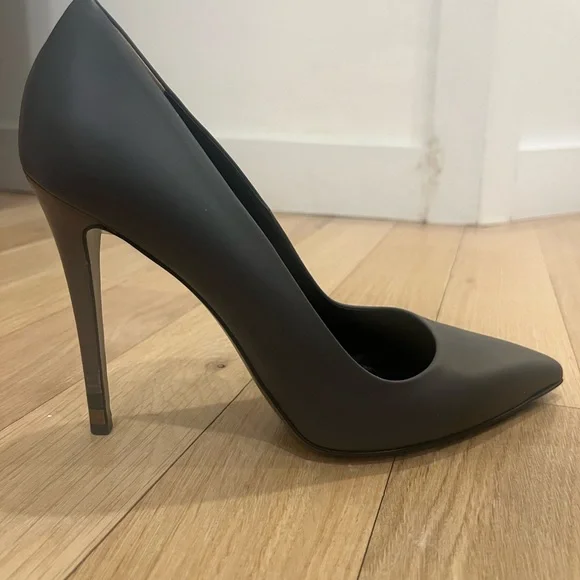 ✨Fendi Gray Stillettos✨ - Picture 5 of 8